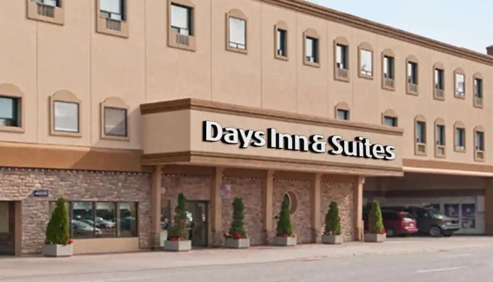 Days Inn & Suites By Wyndham Sault Ste. Marie On Zewnętrze zdjęcie