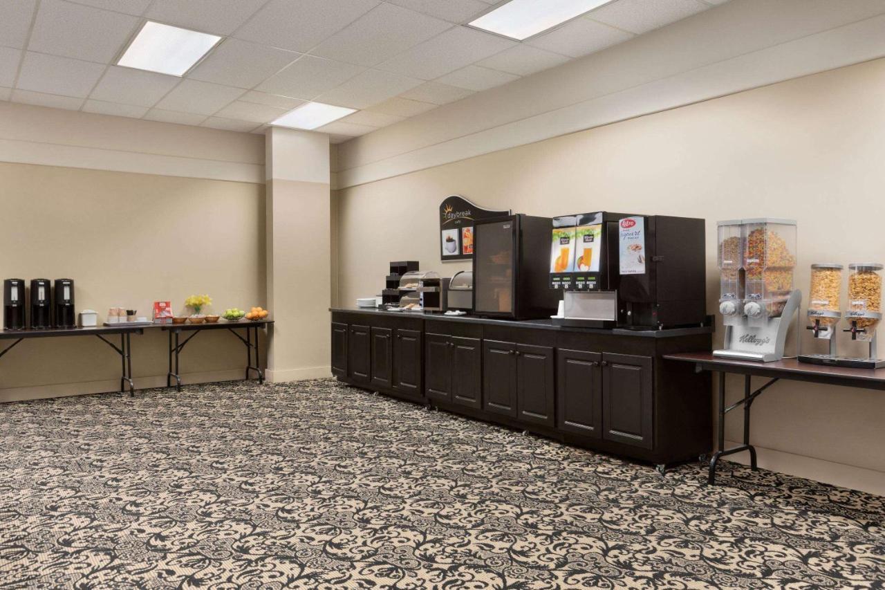 Days Inn & Suites By Wyndham Sault Ste. Marie On Zewnętrze zdjęcie
