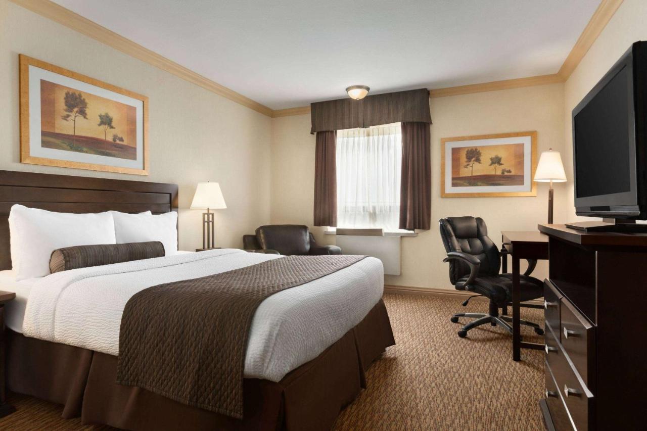 Days Inn & Suites By Wyndham Sault Ste. Marie On Zewnętrze zdjęcie