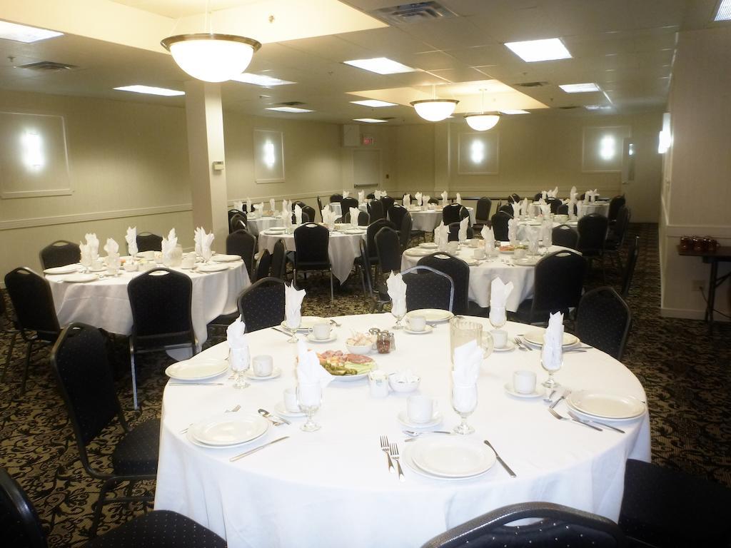 Days Inn & Suites By Wyndham Sault Ste. Marie On Zewnętrze zdjęcie