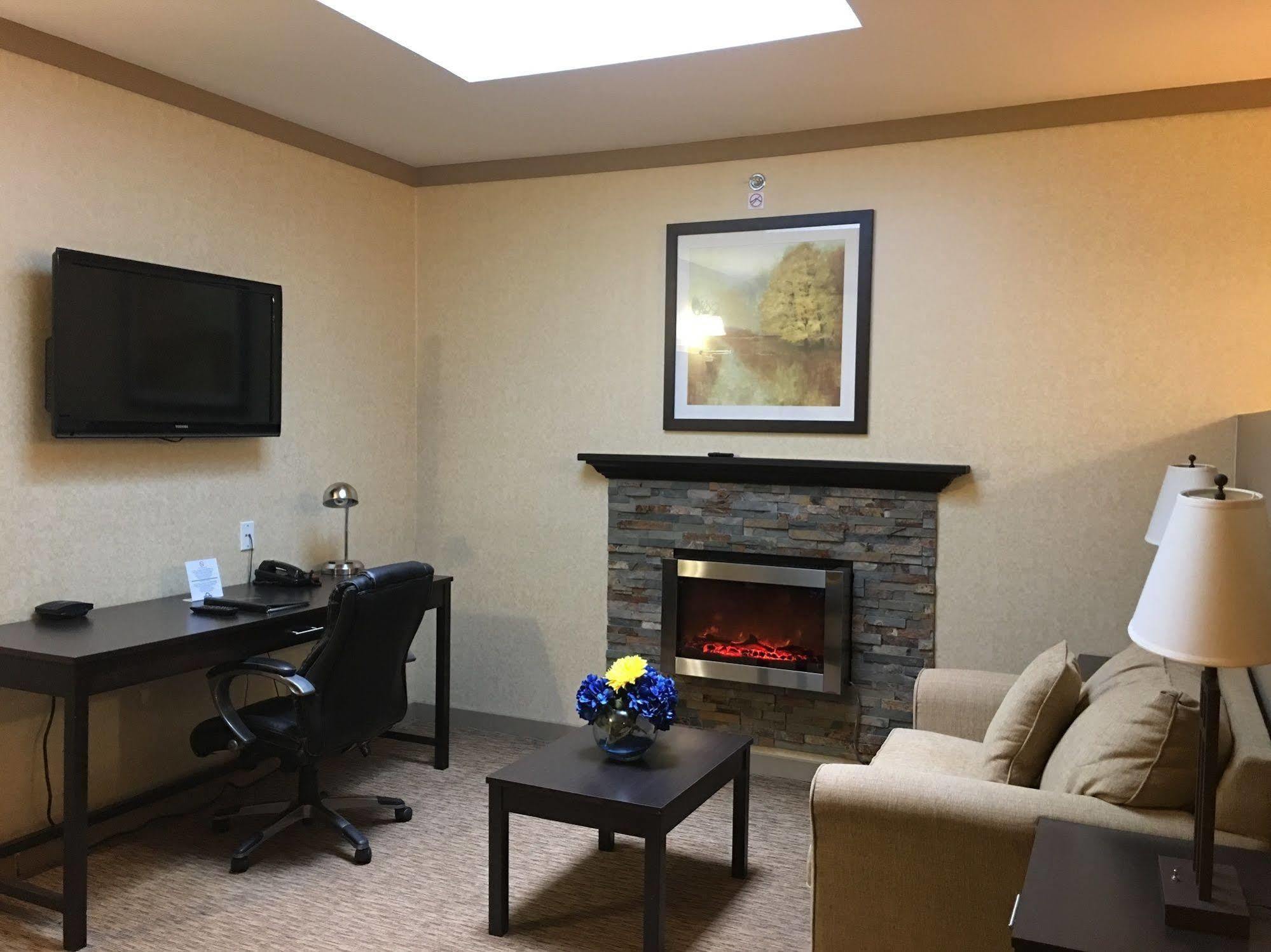 Days Inn & Suites By Wyndham Sault Ste. Marie On Zewnętrze zdjęcie