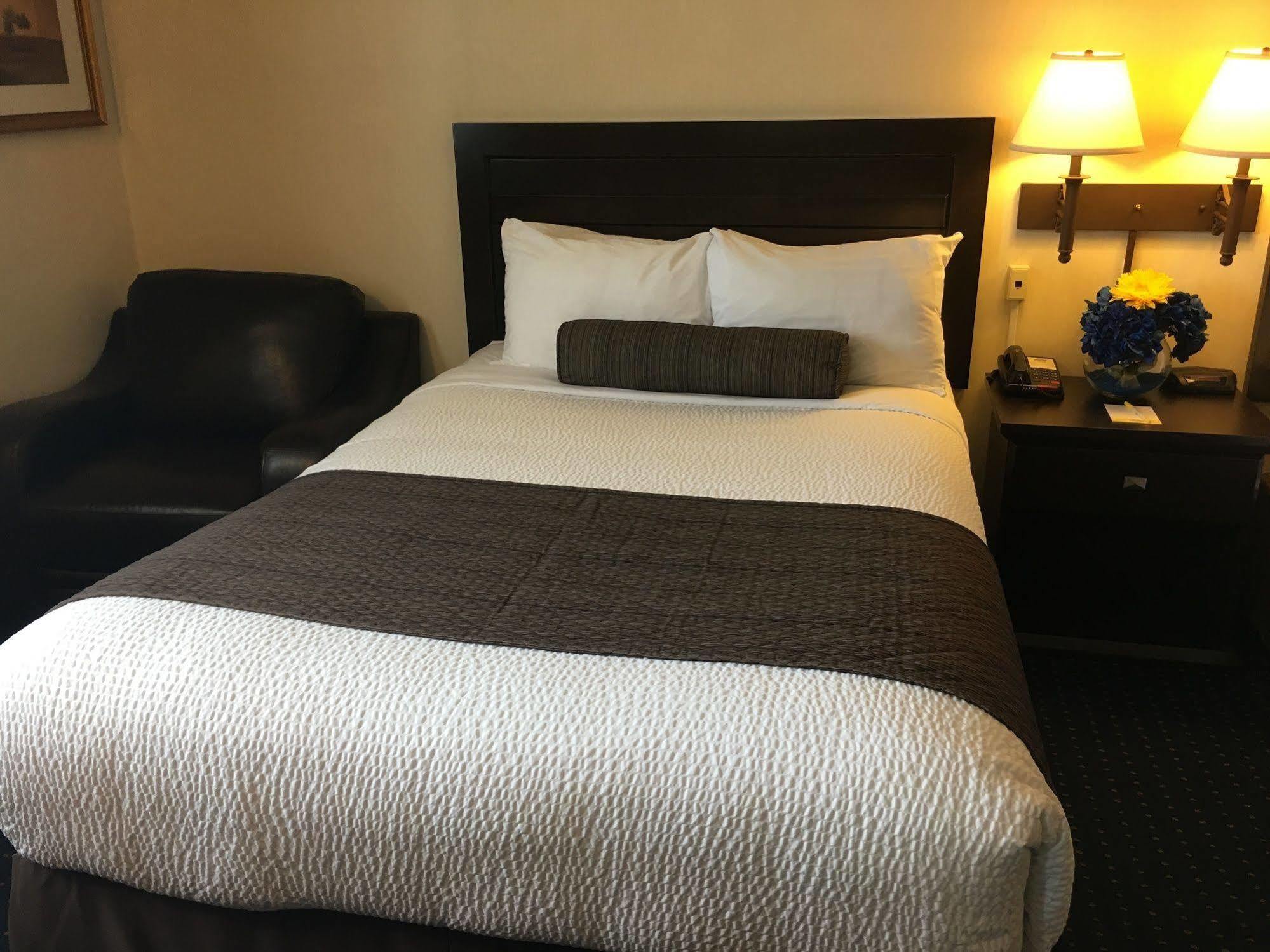 Days Inn & Suites By Wyndham Sault Ste. Marie On Zewnętrze zdjęcie