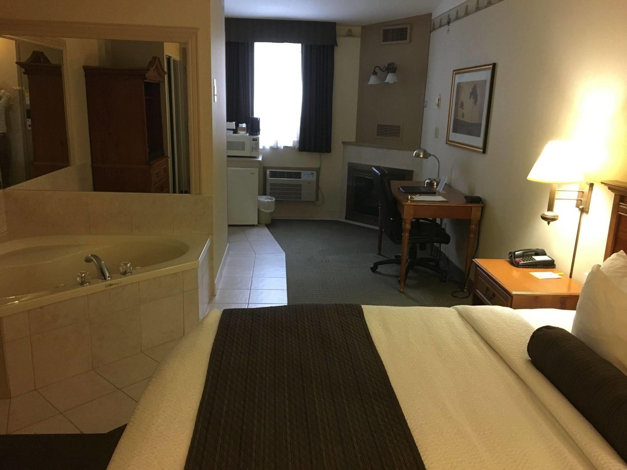 Days Inn & Suites By Wyndham Sault Ste. Marie On Zewnętrze zdjęcie