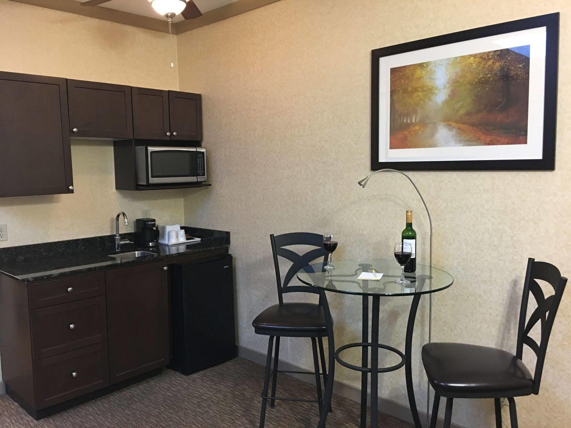Days Inn & Suites By Wyndham Sault Ste. Marie On Zewnętrze zdjęcie