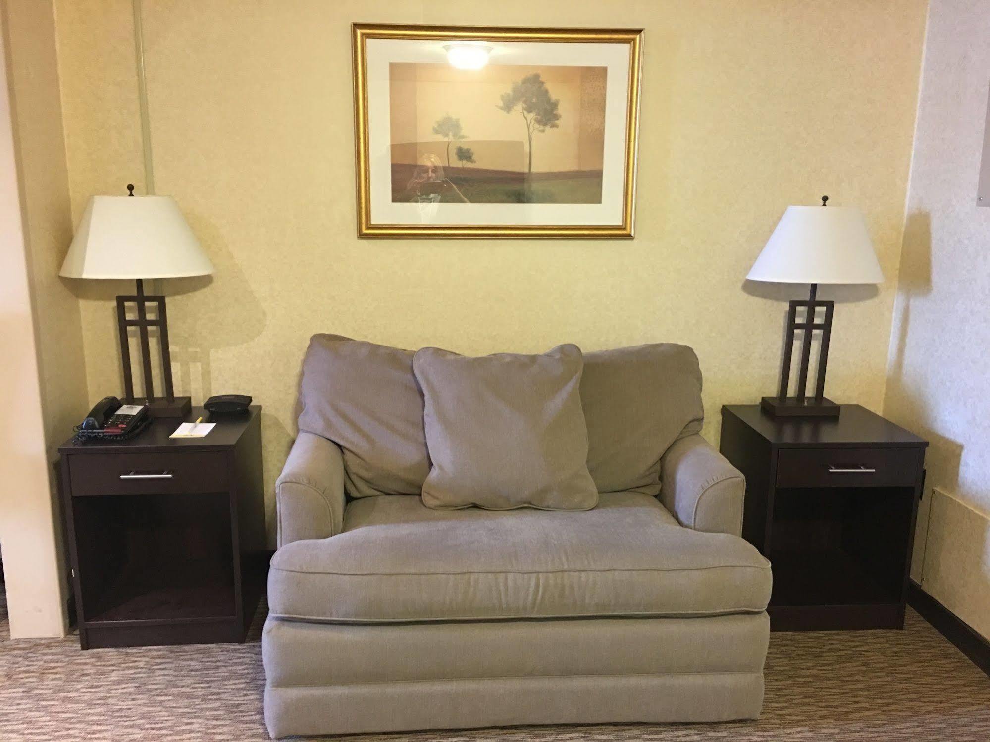 Days Inn & Suites By Wyndham Sault Ste. Marie On Zewnętrze zdjęcie