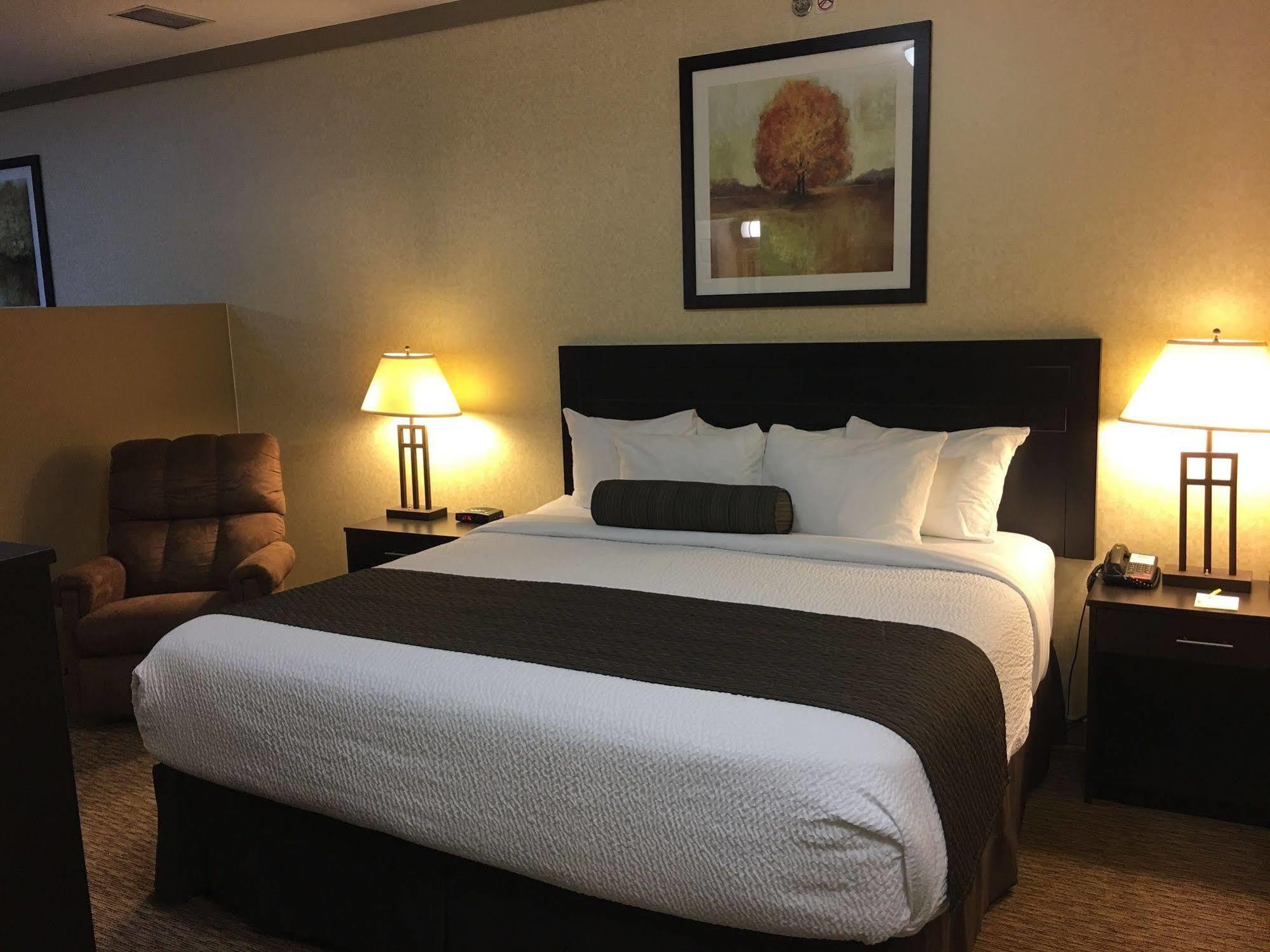 Days Inn & Suites By Wyndham Sault Ste. Marie On Zewnętrze zdjęcie