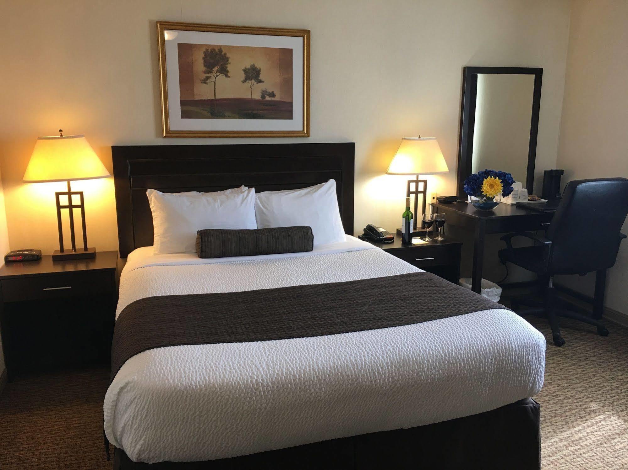 Days Inn & Suites By Wyndham Sault Ste. Marie On Zewnętrze zdjęcie