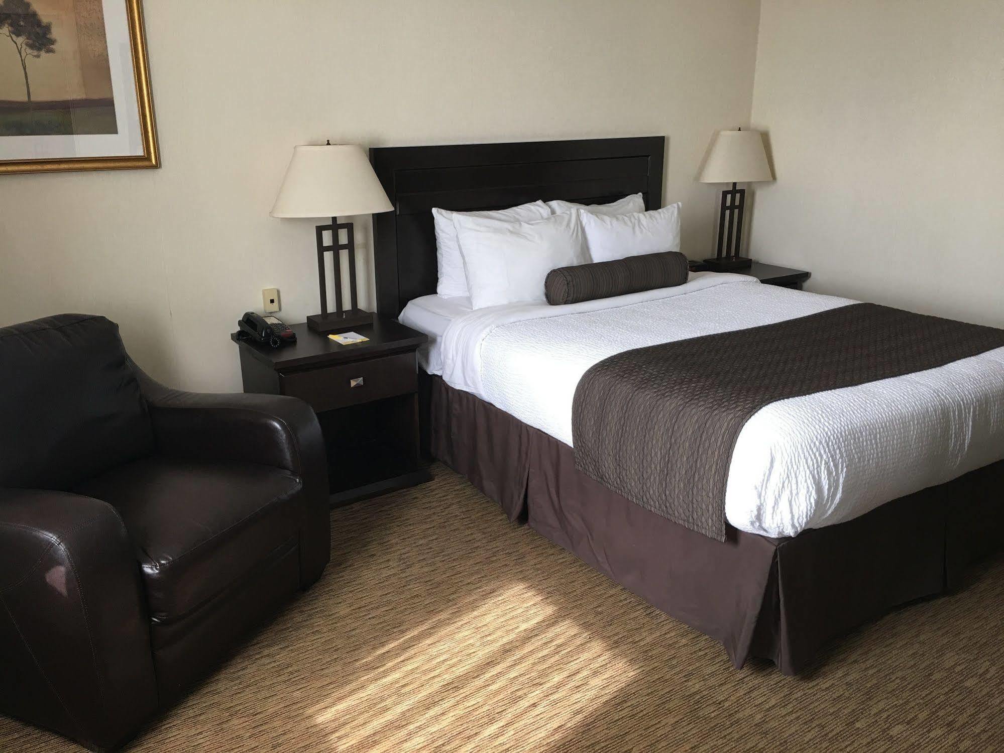 Days Inn & Suites By Wyndham Sault Ste. Marie On Zewnętrze zdjęcie