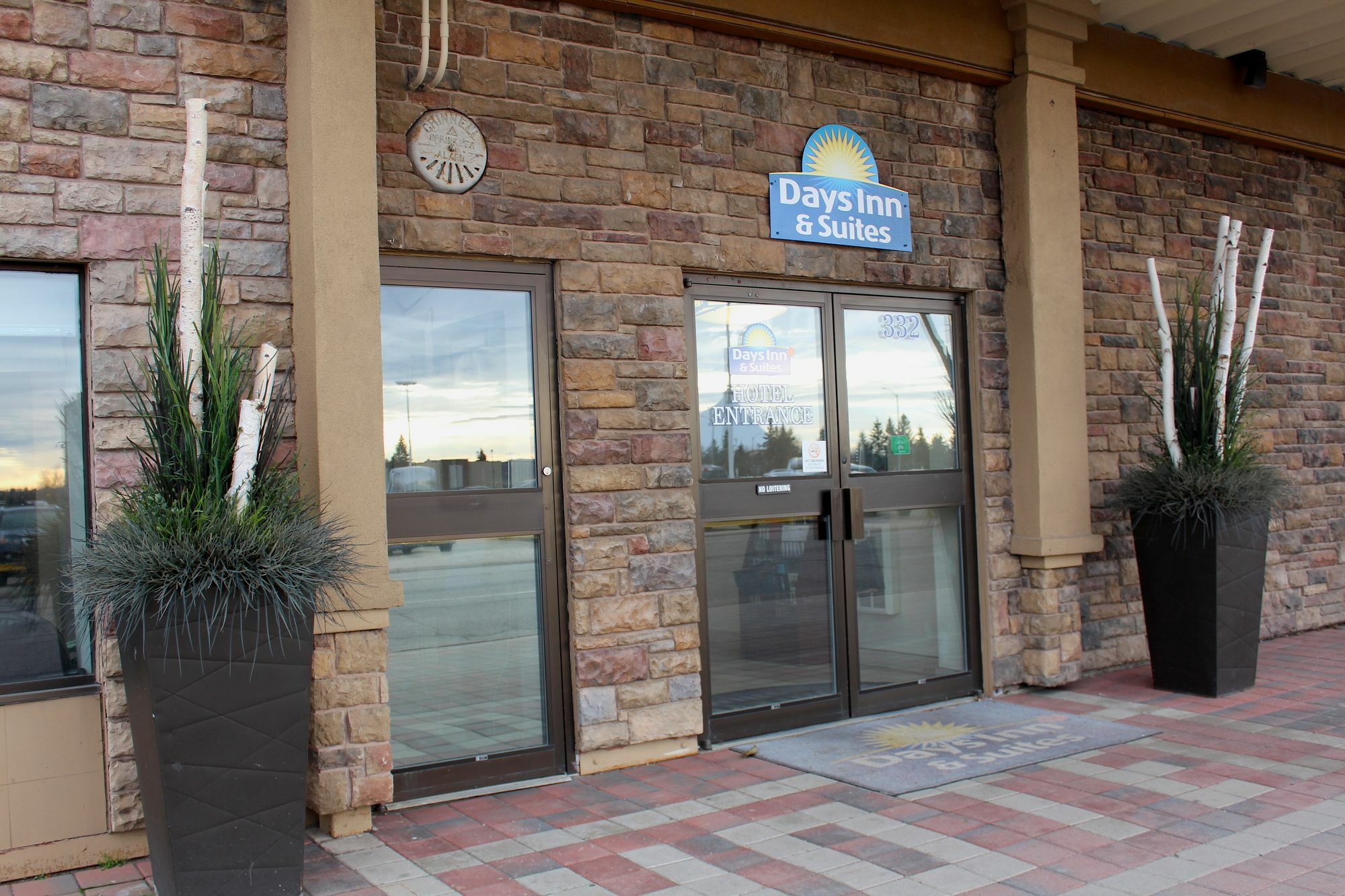 Days Inn & Suites By Wyndham Sault Ste. Marie On Zewnętrze zdjęcie