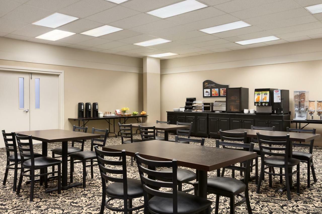 Days Inn & Suites By Wyndham Sault Ste. Marie On Zewnętrze zdjęcie